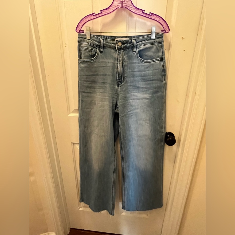 LIKE NEW Vervet Wide Legged High-Rise Distressed Jeans - Size 29